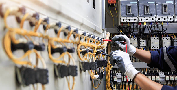 Professional Electrician technician working in Yellville, AR